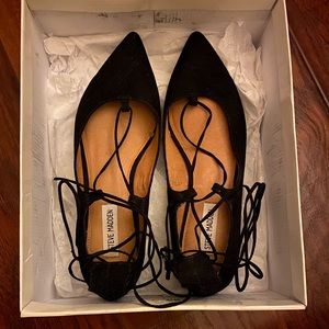 Steve Madden Black tie-up flats